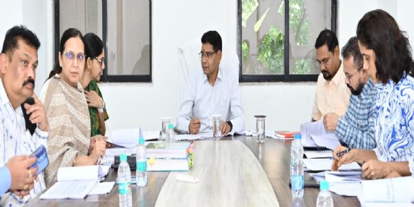 राजस्व कार्यों में लंबित प्रकरणों के निपटारे और वसूली में तेजी लाने मंत्री ने दिए निर्देश