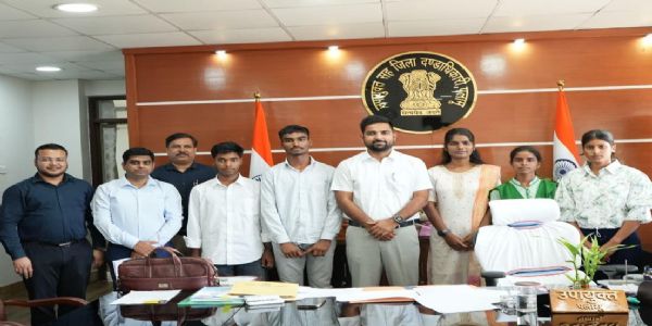 पलामू के मेधावी विद्यार्थियों को उपायुक्त ने किया सम्मानित, कहा—सफलता का कोई शॉर्टकट नहीं