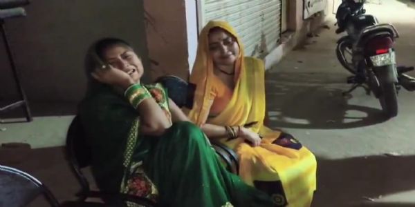 हादसे में मारे गए लोगों के शवों को देख पूरे गांव में मचा कोहराम, बेहोश हो गई मां