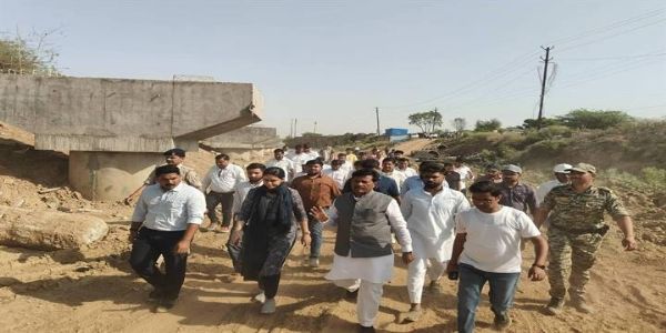 ग्वालियरः सांसद कुशवाह ने नगर निगम आयुक्त के साथ किया चंबल पेयजल प्रोजेक्ट का निरीक्षण