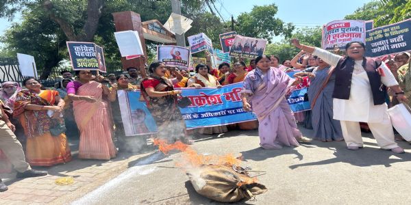 आज की नारी केवल घर की चारदीवारी तक सीमित नहीं : प्रभारी मंत्री