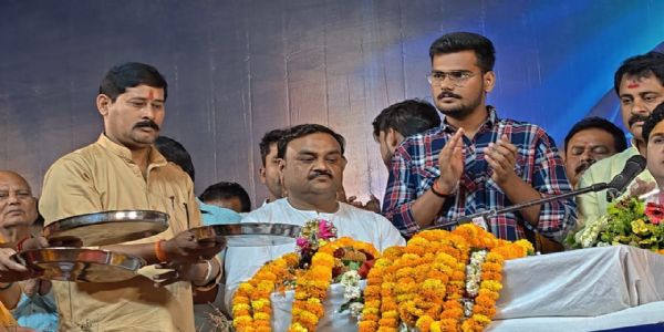 कृष्ण-रुक्मिणी विवाह प्रसंग का शिवानन्द महाराज ने किया भावपूर्ण वर्णन, भक्ति में डूबे श्रद्धालु