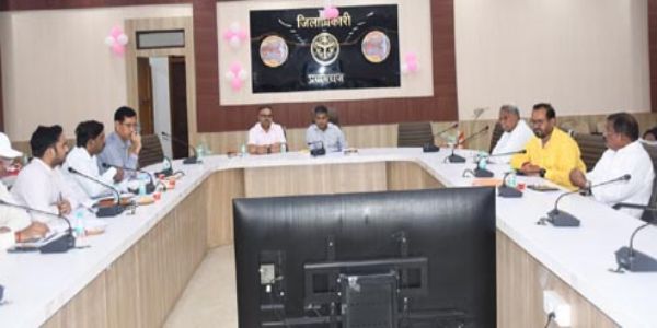 जिलाधिकारी ने जिला विद्यालय परिवहन यान समिति की बैठक कर दिये निर्देश