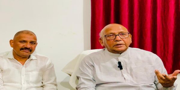 टाटानगर रेल मार्ग पर ट्रेनों की लेटलतीफी के खिलाफ सभी दलों से समर्थन जुटाने में लगे विधायक सरयू राय