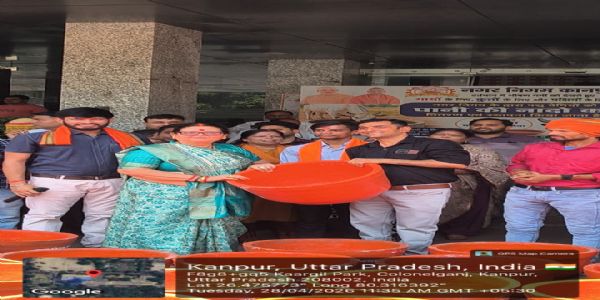 भीषण गर्मी में पशुओं के लिए पानी की नांद वितरण, महापौर ने किया शुभारंभ