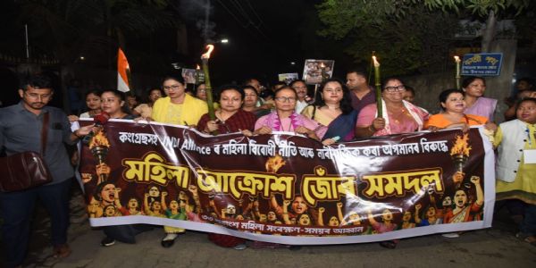 असम भाजपा महिला मोर्चा का मशाल जुलूस, 33% महिला आरक्षण पर विपक्ष के विरोध के खिलाफ प्रदर्शन