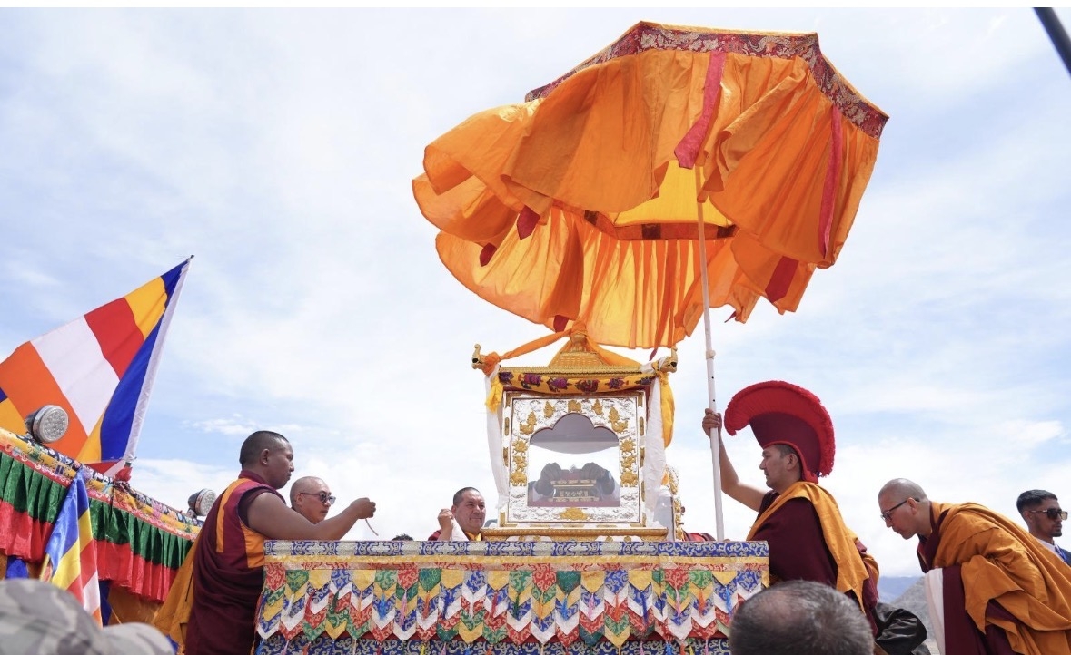 जेवेत्सल में प्रदर्शनी स्थल पर स्थापित किए गए भगवान बुद्ध के पवित्र अवशेष।