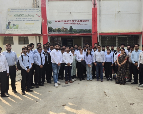 कार्यक्रम के दौरान लिया गया छायाचित्र