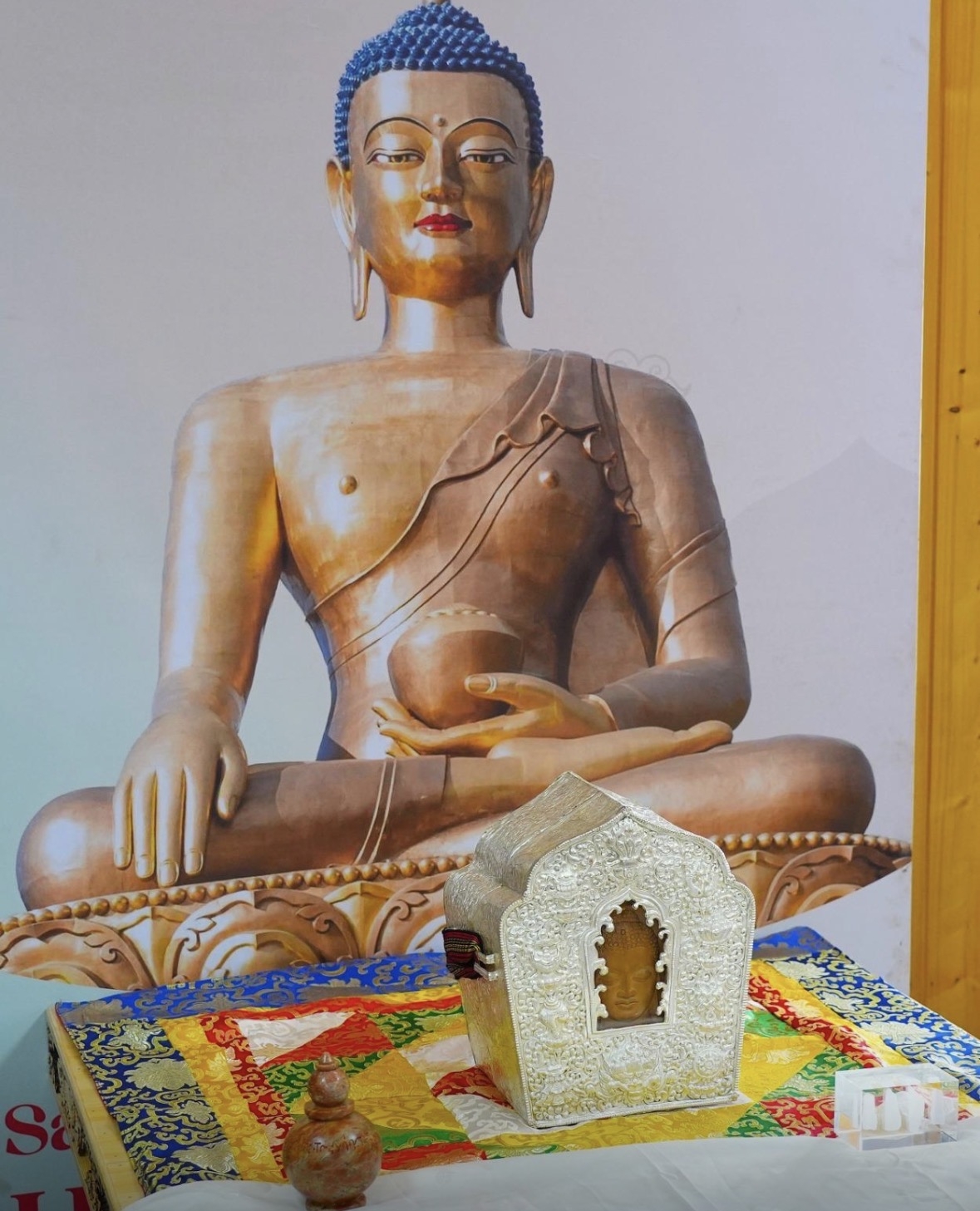 जेवेत्सल में प्रदर्शनी स्थल पर स्थापित किए गए भगवान बुद्ध के पवित्र अवशेष।