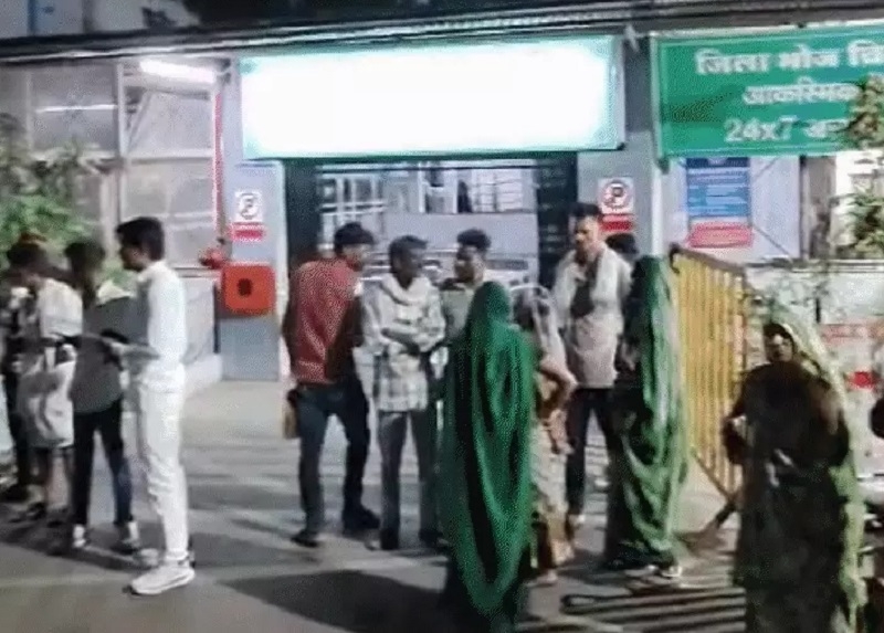 जिला अस्पताल में लगी भीड़