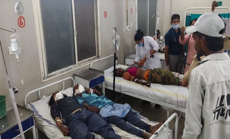 जिला अस्पताल में भर्ती घायल