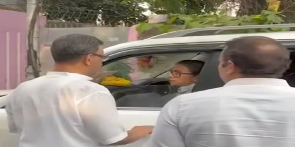 ममता बनर्जी ने भवानीपुर में बूथों का निरीक्षण कर चुनाव आयोग पर गंभीर आरोप जड़े