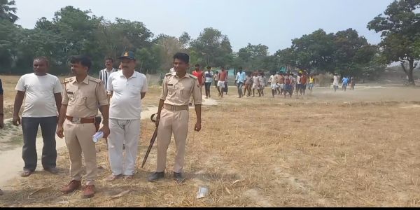 लीची के पेड़ से लटका मिला युवक का शव