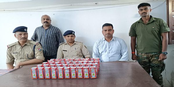 सीवान में ट्रेन से लावारिस देशी शराब बरामद, आरपीएफ ने किया जब्त