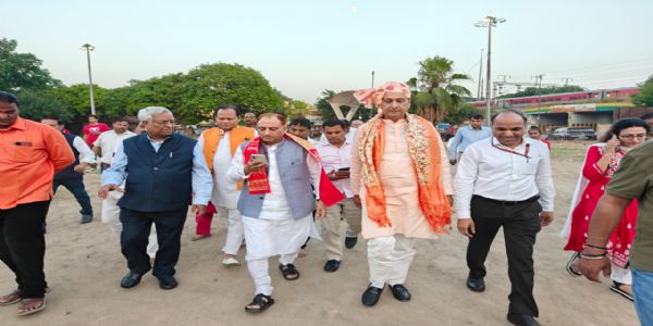 नव-निर्वाचित महापौर प्रवेश वाही ने यमुना बाजार हनुमान मंदिर में किए दर्शन, क्षेत्रीय व्यवस्थाओं का लिया जायजा