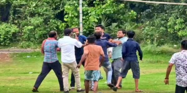 आईएसएफ और तृणमूल कार्यकर्ताओं में झड़प, हाथापाई तक पहुंचा विवाद
