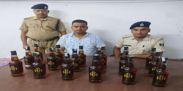 ट्रेन के कोच से लावारिस विदेशी शराब बरामद, अज्ञात के खिलाफ मामला दर्ज