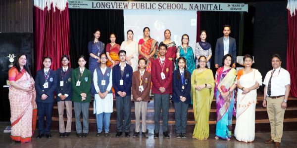 सागनिक ने जीती लॉगव्यू पब्लिक स्कूल की पीबी पांडे भाषण प्रतियोगिता