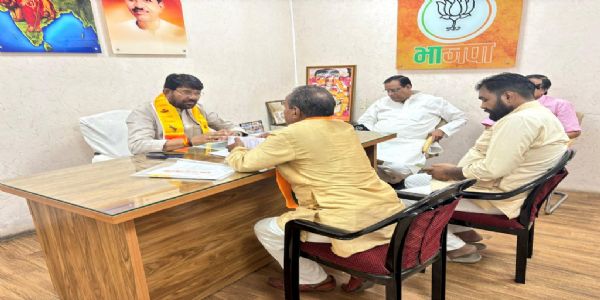 मंत्री लखन पटेल ने भाजपा प्रदेश कार्यालय में कार्यकर्ताओं से किया संवाद, जनसमस्याओं का किया त्वरित निराकरण