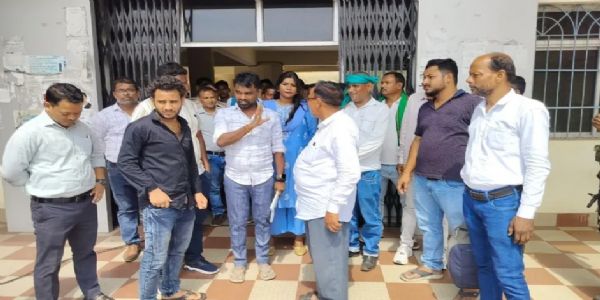 निर्माणाधीन बस स्टैंड का विधायक ने किया निरीक्षण