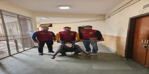 भगोड़े बदमाश को पुलिस ने दबोचा