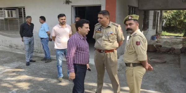 कठुआ में अवैध नशा मुक्ति केंद्रों पर बड़ी कार्रवाई, प्रशासन व पुलिस का संयुक्त छापा