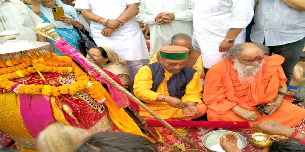 हर की पौड़ी पहुंची बाबा विश्वनाथ मां जगदीशीला डोली