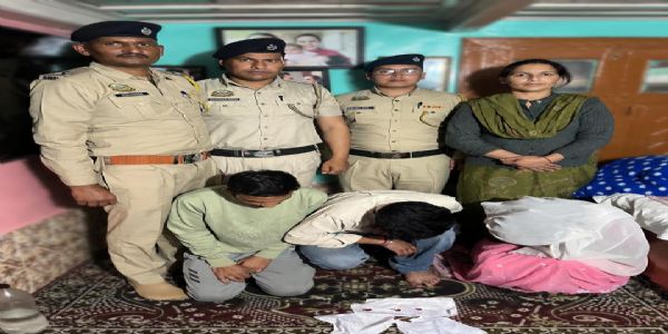 घर से चिट्टा बरामद, महिला सहित तीन गिरफ्तार