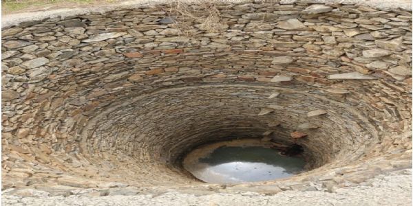 कुएं से युवती का सड़ा-गला शव बरामद, खुदकुशी की आशंका