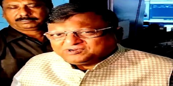 भवानीपुर में ममता बनर्जी के आरोप से पार्षद आवास विवाद गहराया