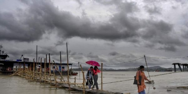 मतदान के दिन बदला मौसम का मिजाज, बंगाल में कई जिलों में बारिश और आंधी