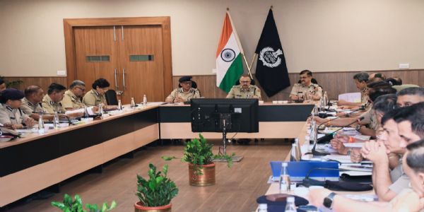 पुलिस मुख्यालय में रेंज समीक्षा बैठक में डीजीपी ने अपराधों पर प्रभावी नियंत्रण, तकनीकी नवाचार और जनसुनवाई पर दिए निर्देश