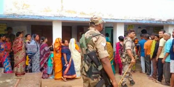 पूर्व बर्धमान की 16 विधानसभा सीटों पर शांतिपूर्वक मतदान जारी