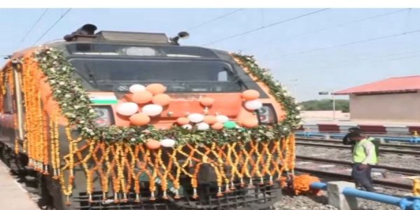 अयोध्या–मुंबई अमृत भारत एक्सप्रेस।