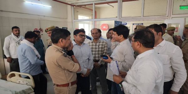 घटना के बाद घायलों को देखने जिला अस्पताल पहुंचे डीएम , एसपी