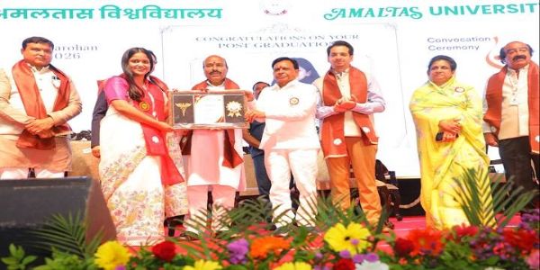 अमलतास विश्वविद्यालय में दीक्षांत समारोह में शामिल हुए केंद्रीय मंत्री डॉ. वीरेंद्र कुमार