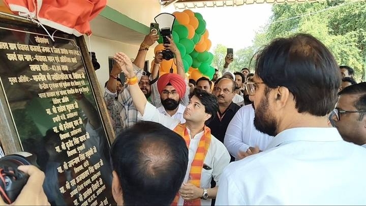 ग्राम कजराई में नवनिर्मित ग्राम पंचायत भवन एवं उच्च स्तरीय पुल का लोकार्पण ग्राम कजराई में नवनिर्मित ग्राम पंचायत भवन एवं उच्च स्तरीय पुल का लोकार्पण