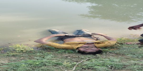 पोखरे में मिला मजदूर का शव, परिजनों ने जताई हत्या की आशंका; पुलिस जांच में जुटी