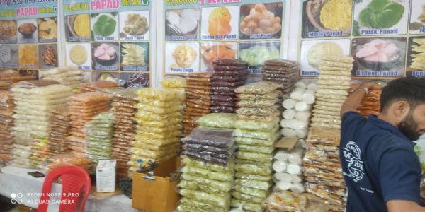 मेगा ट्रेड फेयर में खरीदारी का क्रेज, हर स्टॉल पर उमड रही भीड