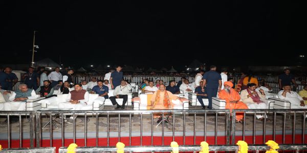 काशी में तीन दिवसीय सम्राट विक्रमादित्य महोत्सव के उदघाटन के अवसर पर मुख्यमंत्री योगी,एमपी के मुख्यमंत्री
