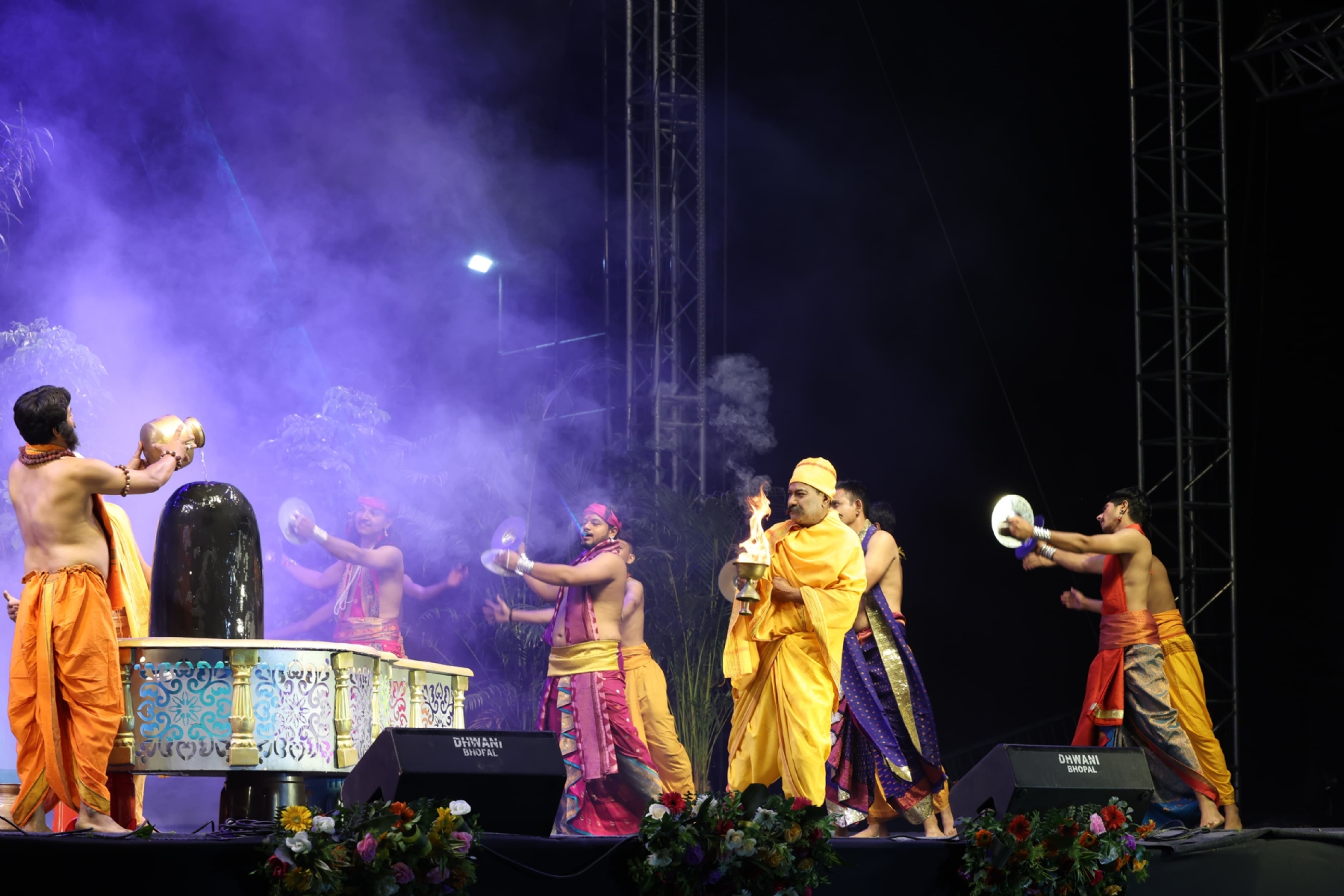 काशी में तीन दिवसीय सम्राट विक्रमादित्य महोत्सव के उदघाटन के अवसर पर मुख्यमंत्री योगी,एमपी के मुख्यमंत्री