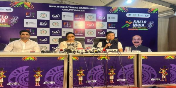 बाईचुंग भूटिया और विश्व चैंपियन बॉक्सर मैरी कॉम पत्रकार वार्ता को संबोधित करते