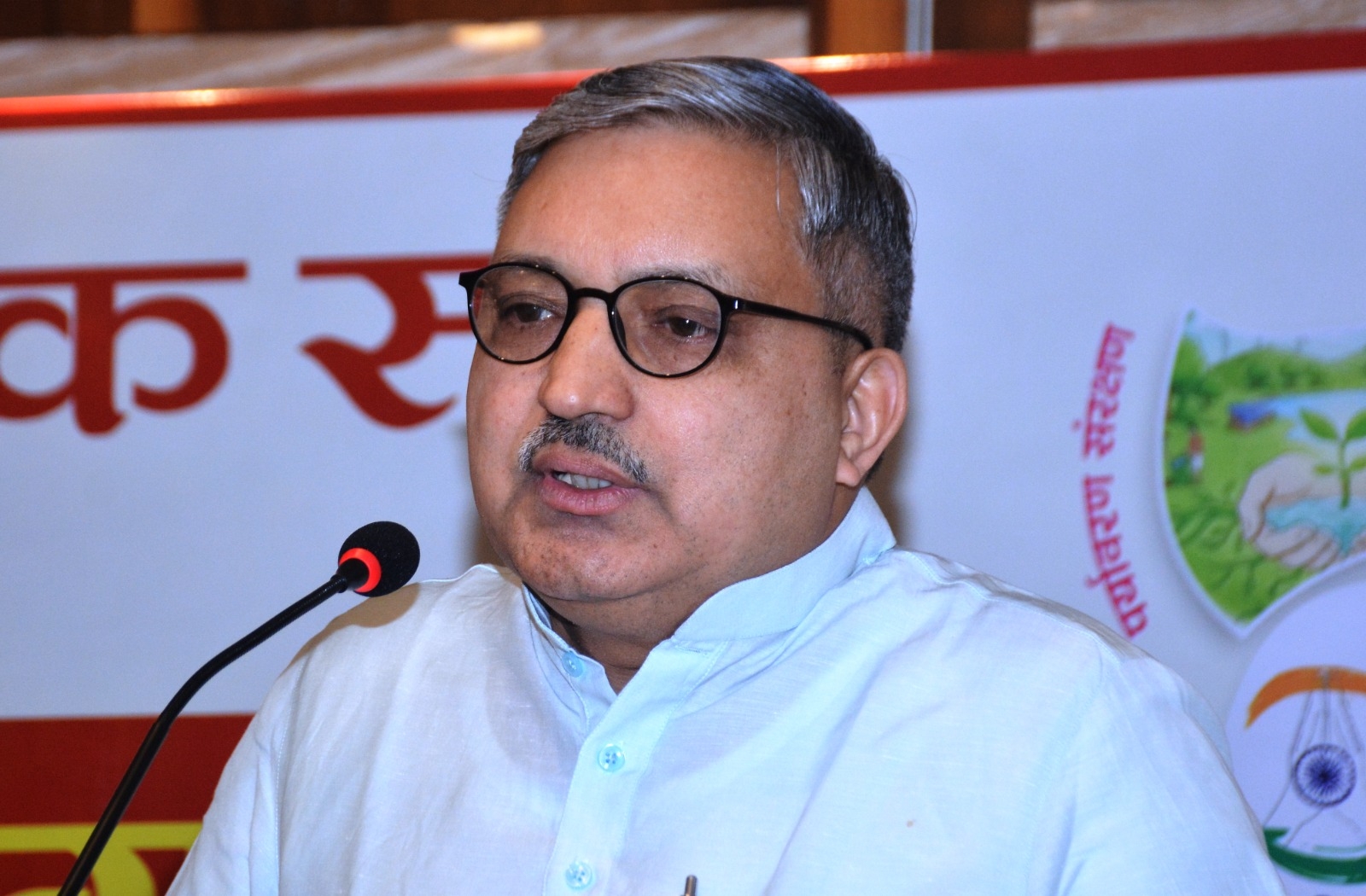 मीडिया संवाद कार्यक्रम में बोलते आरएसएस के अखिल भारतीय सह प्रचार प्रमुख नरेन्द्र ठाकुर