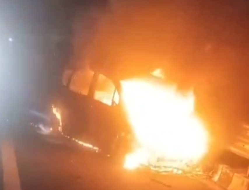 अलवर कार में लगी आग।