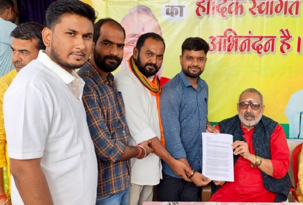 केन्द्रीय मंत्री को ज्ञापन
