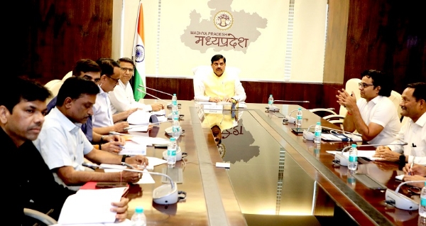 मुख्यमंत्री ने ली विभाग के कार्यों की जानकारी