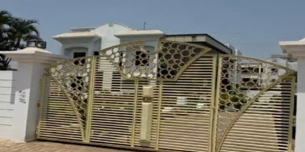 अमर इंफ्रा के संचालक चतुर्भुज राठी के महेश कॉलोनी स्थित निवास