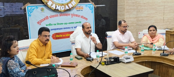बैठक में शामिल अधिकारी