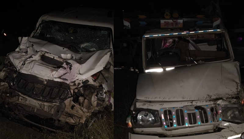 स्कॉर्पियो को टक्कर मारने के बाद पिकअप वाहन