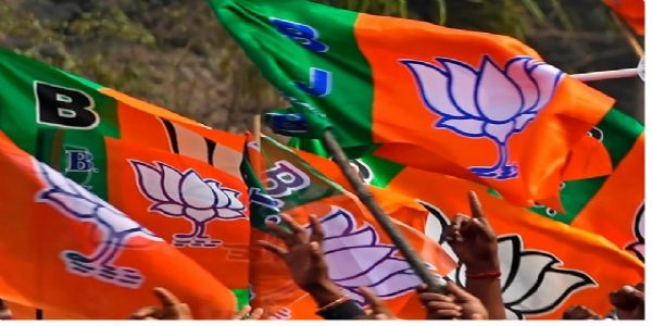 नतीजों से पहले सिलीगुड़ी में भाजपा का जश्न, अबीर खेलकर जताया जीत का भरोसा